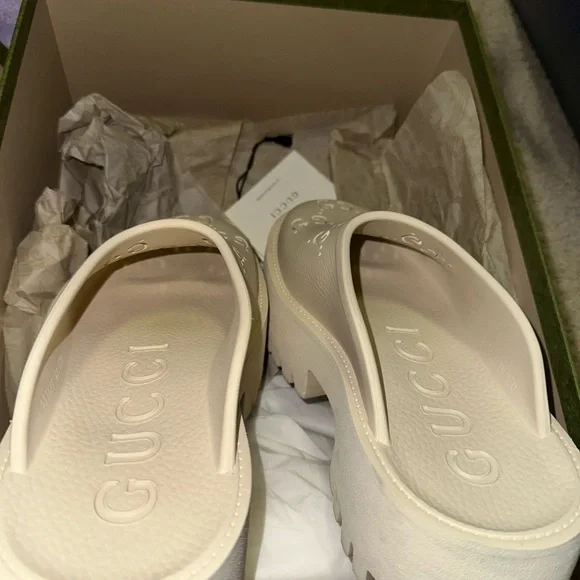 Gucci Cream Slide Sandals - Picture 2 of 7